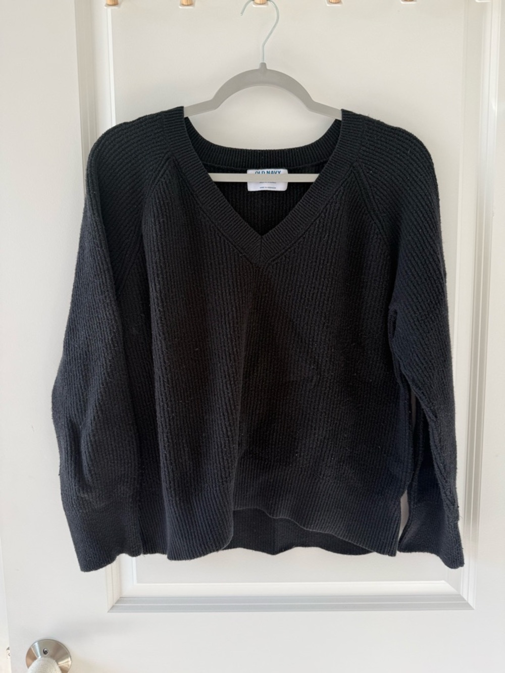 Old Navy Black V-Neck Knit Sweater